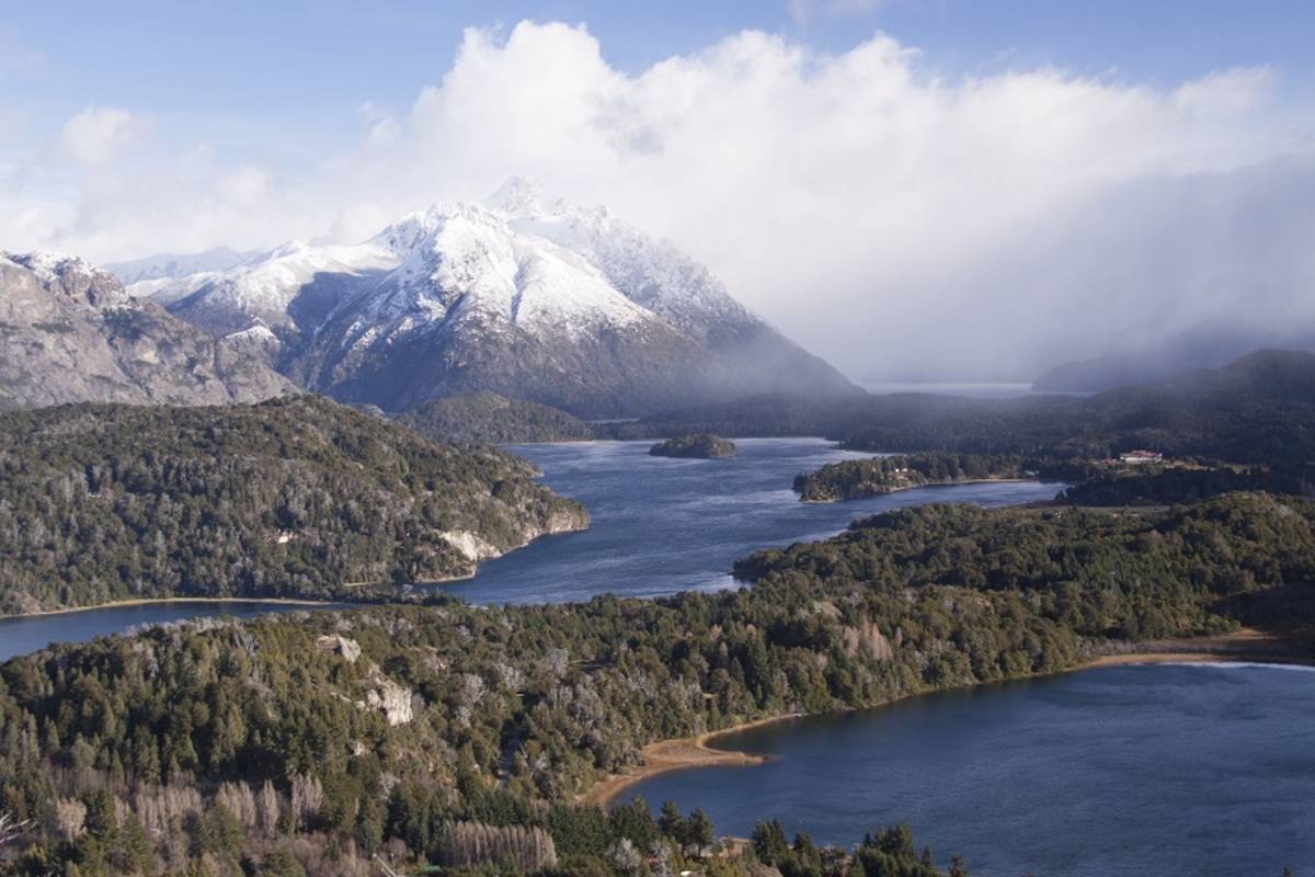 Tangara: Blue Lakes and Emerald Coasts