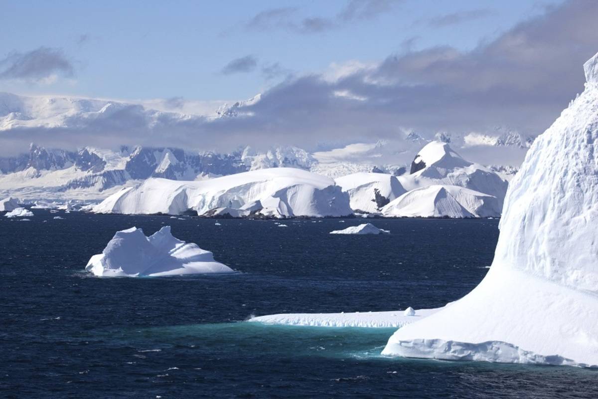 Polar Circle and Antarctic Peninsula