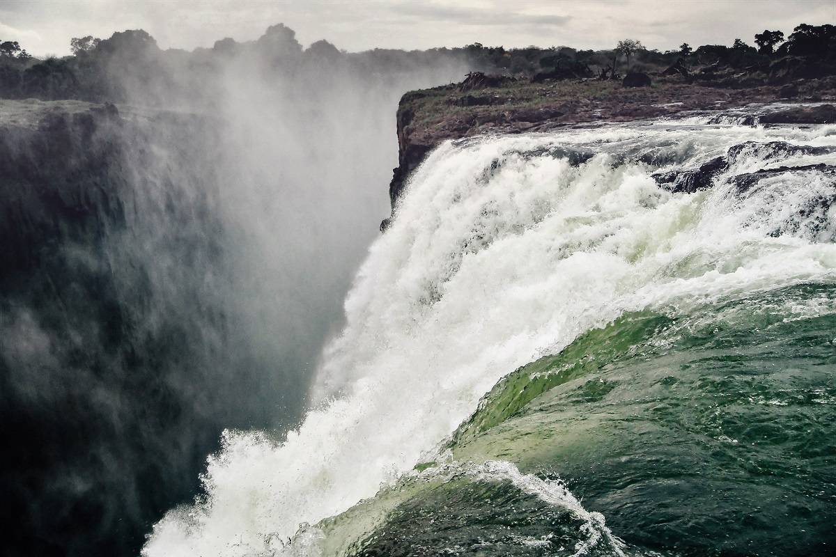 Essential Zambia: Wildlife & Waterfalls