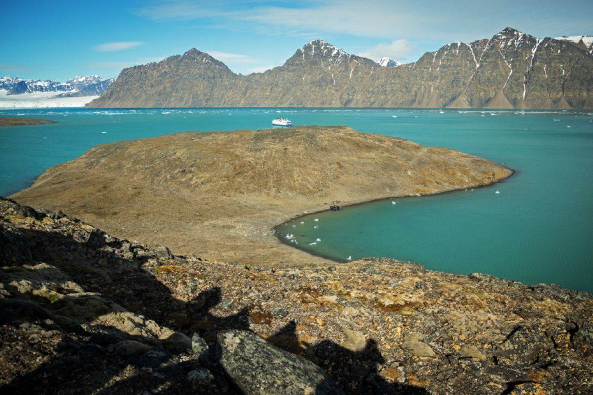 Arctic Saga - Exploring Spitsbergen via the Faroes and Jan Mayen